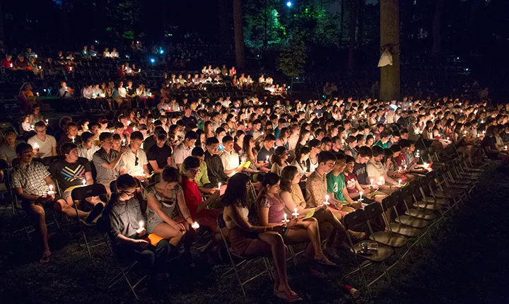 A full crowd shot of the Class of 2017 with their lit candles at Last Collection.